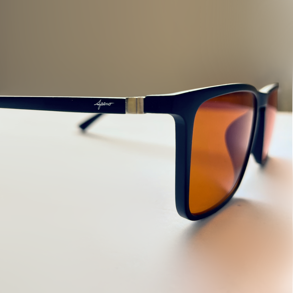 Side arm of Spero's blue light blocking glasses. Offering protection from blue light coming from screens, phones, laptops, TV and computers.